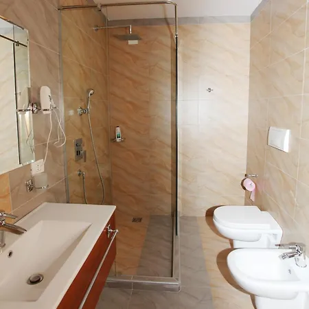 Hotel Green Ξενοδοχείο Vasqarr