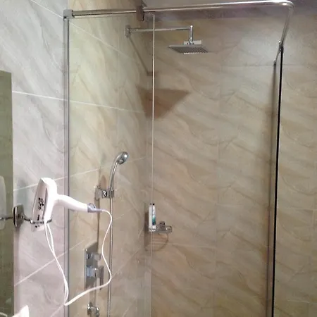 Hotel Green 4* Tirana