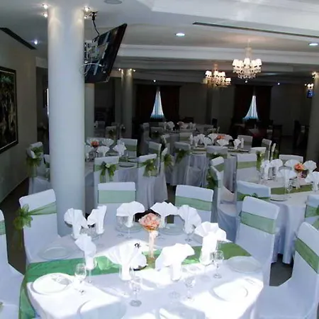 Hotel Green 4* Tirana